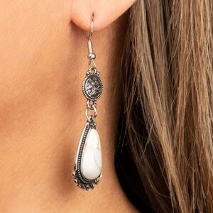 Montana Mountains White Earrings NWT